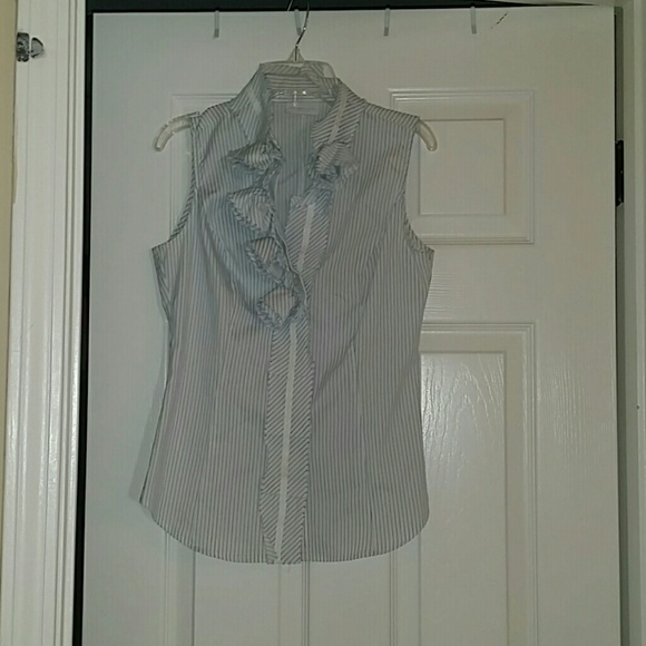 Sleeveless NY&CO button down shirt