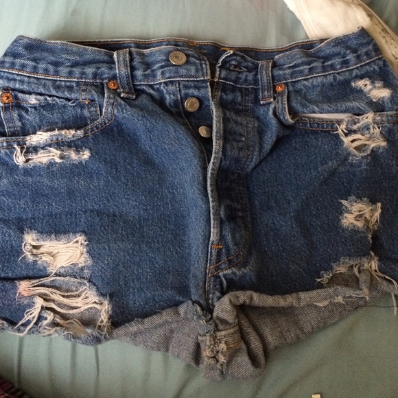 High waisted destroyed shorts