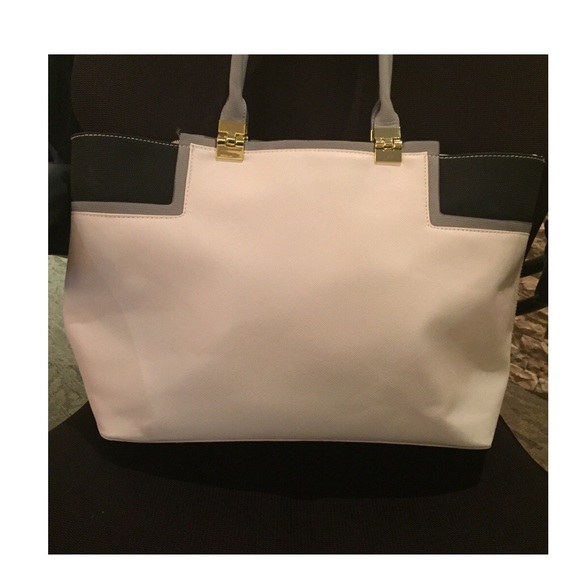 White and black H&M purse