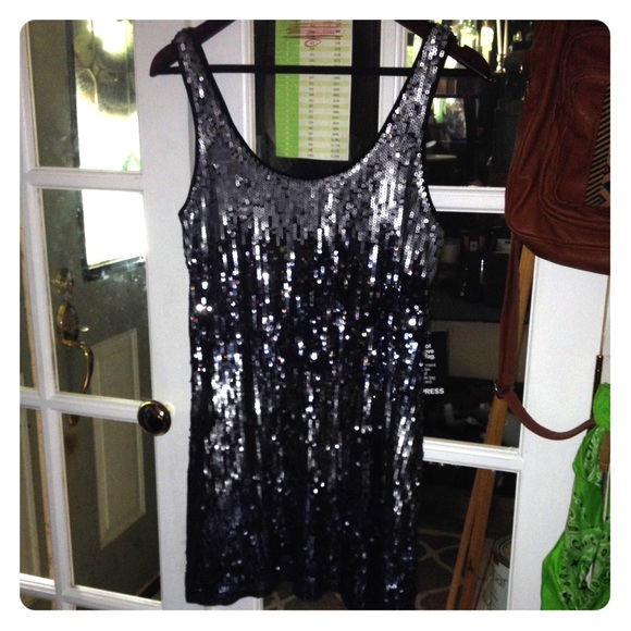 Sequins express dress.