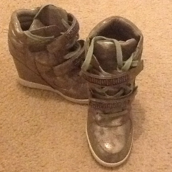 Mia Metallic green wedge boot