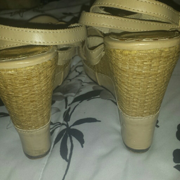 BLINGED Apple Bottom Wedges - Picture 3 of 4