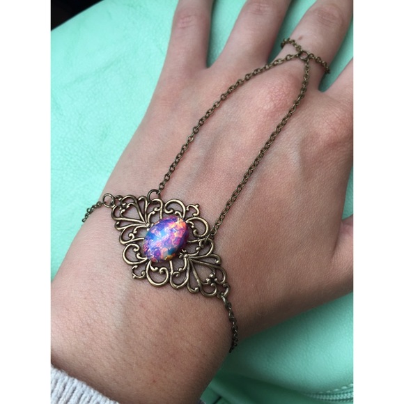 Accessories - Boho/vintage opel bracelet
