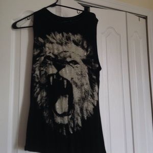 Sleeveless black shirt with a silver glitter lion