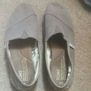 Grey Toms