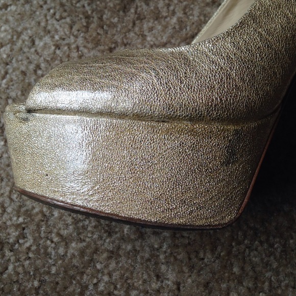 B Brian Atwood patent gold slingback pumps 7.5 - Picture 3 of 4