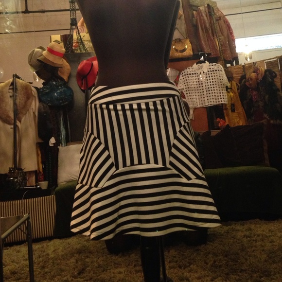 Skirt - Picture 2 of 3