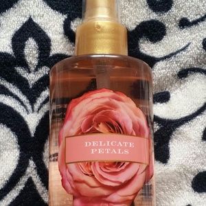 Delicate petals refreshing body mist
