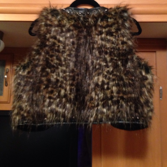 BKE leopard Faux fur Vest - Picture 2 of 4