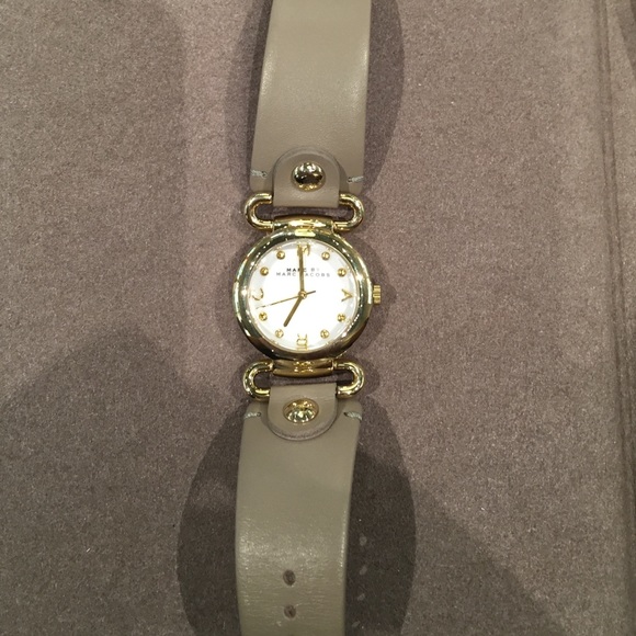 Taupe Marc Jacobs watch 💕