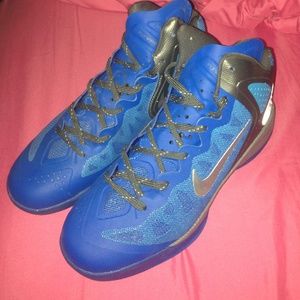 Nike shoes NWOT!