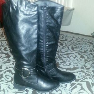 Tall furx black boots