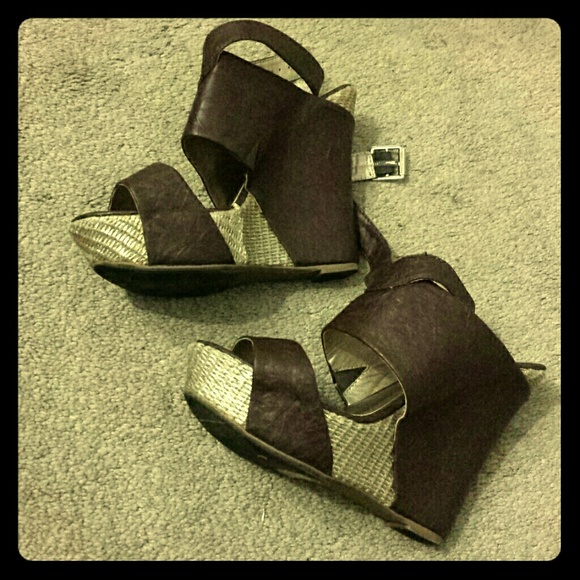Wedge shoes
