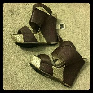 Wedge shoes