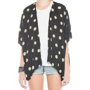 Brandy Melville Daisy print Kimono