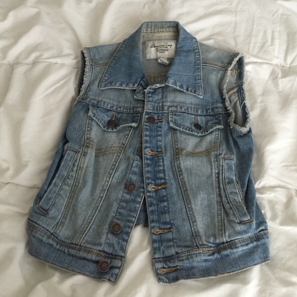 Light wash Jean vest