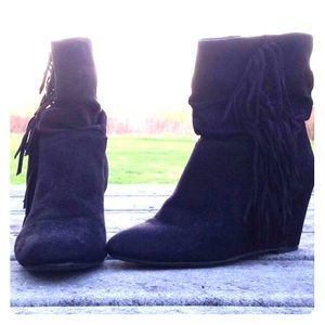 AEO fringed wedge booties