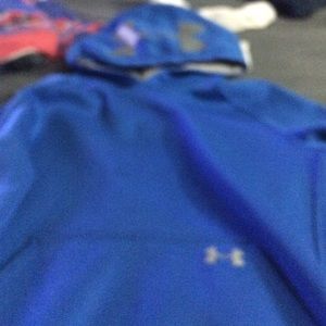 Under armor boys sweatshirt