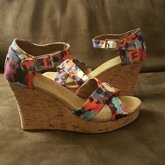 TOMS WEDGE SANDALS