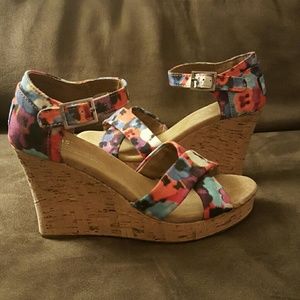 TOMS WEDGE SANDALS