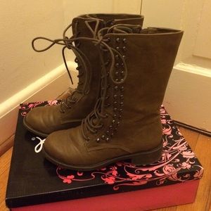 Brown mid-calf lace up boots