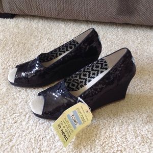 NWT black sequin TOMS