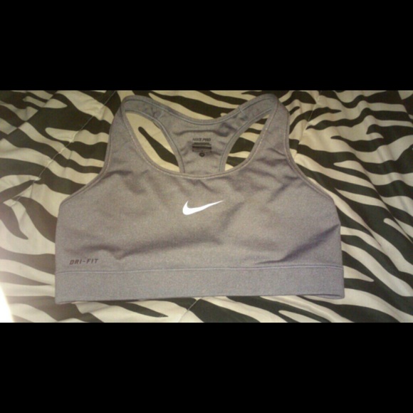 Nike pro sports bra
