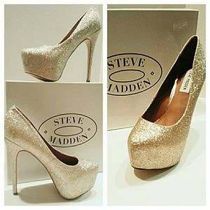 Gold Steve Madden pumps