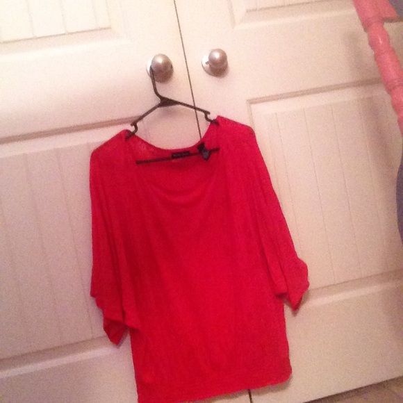 Red flower blouson top w rouched waist band