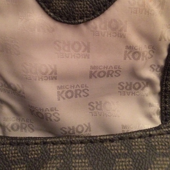 Micheal kors bag - Picture 2 of 3
