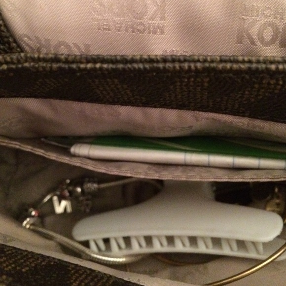 Micheal kors bag - Picture 3 of 3