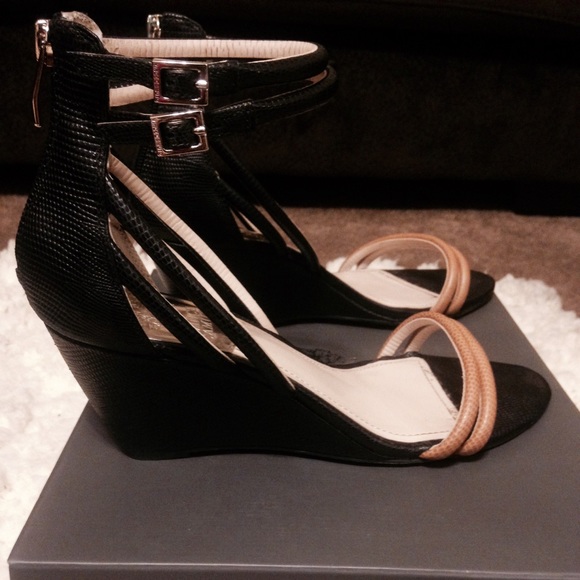 ❌sold❌ Vince Camuto leather wedge sandal size 8💕 - Picture 2 of 4