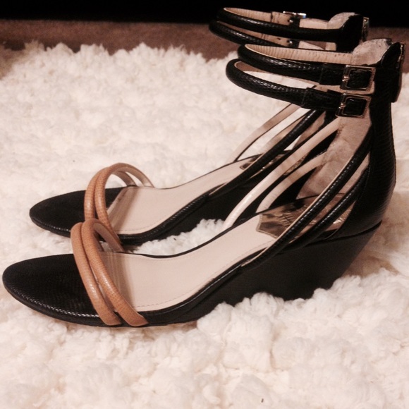 ❌sold❌ Vince Camuto leather wedge sandal size 8💕 - Picture 3 of 4