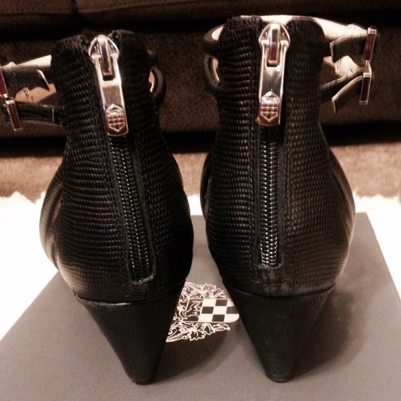 ❌sold❌ Vince Camuto leather wedge sandal size 8💕 - Picture 4 of 4