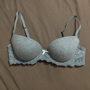 Gilly Hicks bra
