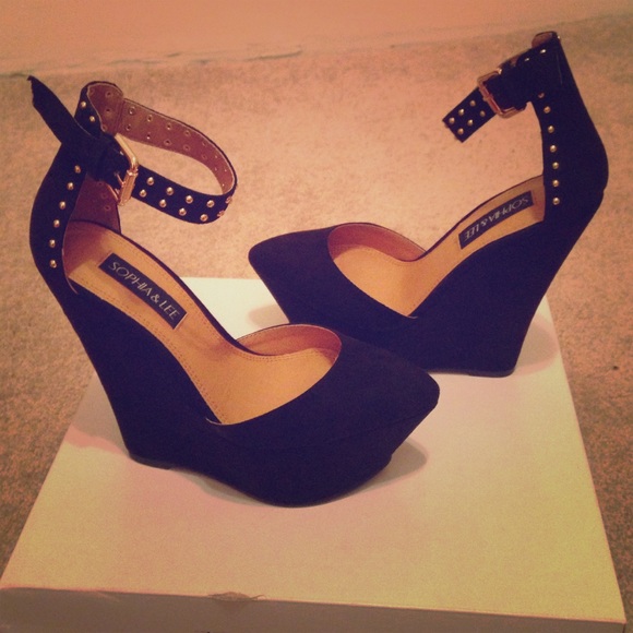Super cute strappy wedges