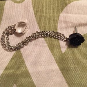 Black Rose Ear Cuff ⚫️