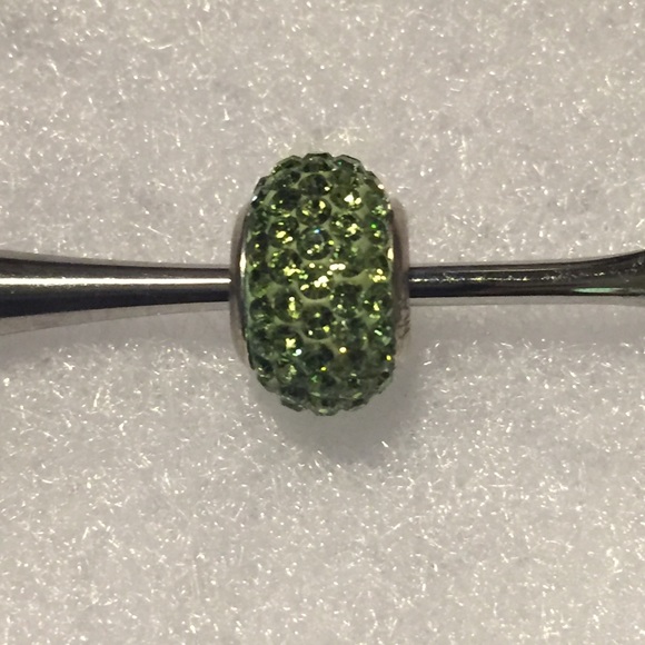 Green Swarovski Crystal Bead. - Picture 1 of 2