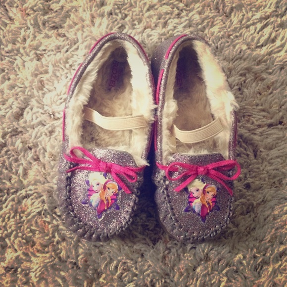 ⏰SOLD⏰ 💖❄️Frozen moccasins❄️💖