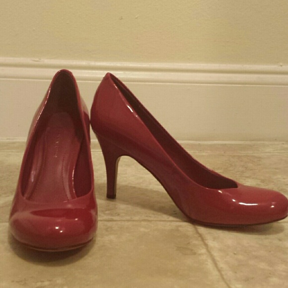 Red pumps
