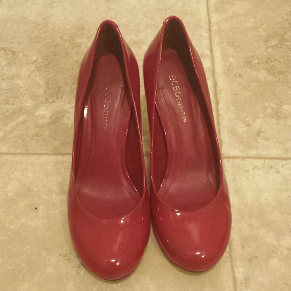 Red pumps - Picture 2 of 4