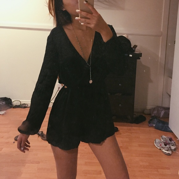 ⛔️SOLD⛔️Black deep V romper