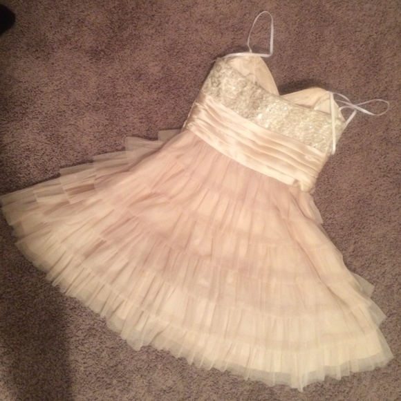 Dress - Picture 2 of 3