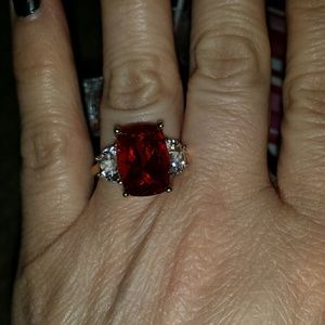 10 kt beautiful garnet ring