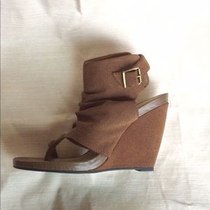 BROWN OPEN TOE WEDGE HEEL BY MINA