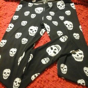 Black and white skull leggings