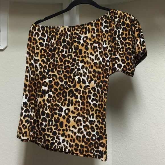 Gorgeous cheetah print one shoulder top !