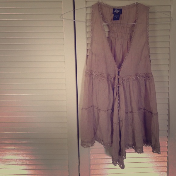 🎉SALE! 🎉Tan vest with lace details and buttons