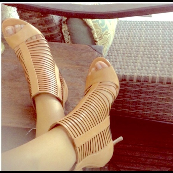 Michael Kors Shoes - ❌❌SOLD❌❌Amazing MK tan heels