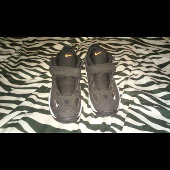 Nikes - Picture 2 of 4